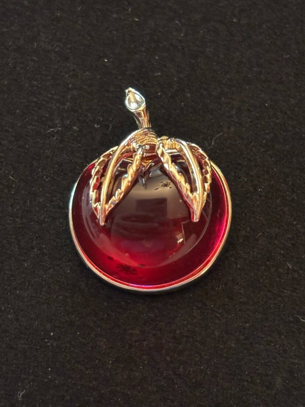 Vintage 1972 Sarah Coventry Red Lucite Jelly Belly Apple Brooch Pin